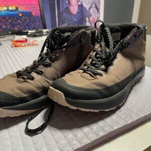Salomon Chukka Boots 9.5